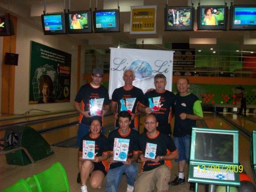 e-d em pé: Vitor, Claudecir, Luis, Moacir (proprietário). Agachados: Aline, Nei, Fábio 