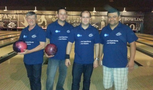 Os douradenses Chico Bonacina, Ivanaldo Lima, Helio de Freitas e Reginaldo Morel no Striker Barra no Rio de Janeiro